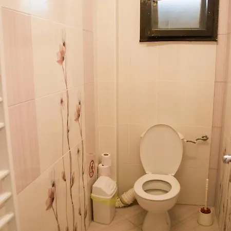 топи Villa *